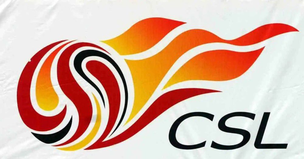 海伦娜忙道：等奥利维亚登基，我会找机会跟奥利维亚谈一谈，起码也要恢复父亲活着时。